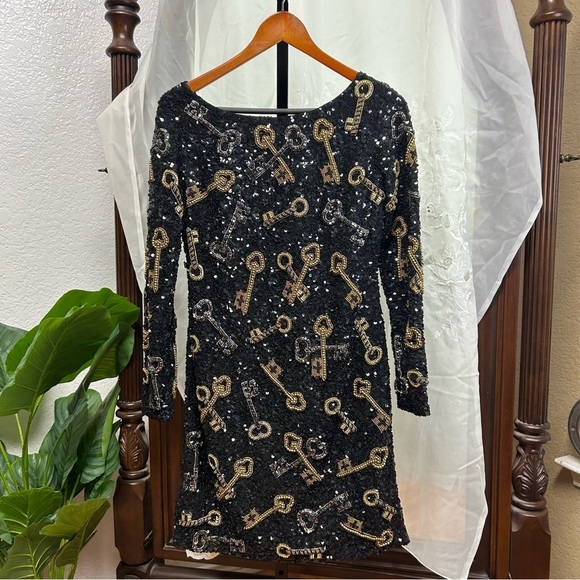 Silk Sequin black dress with key embellishments all over size medium new - Picture 6 of 9